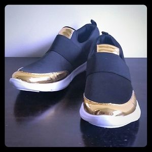 Light Weight Black/Gold Sneakers